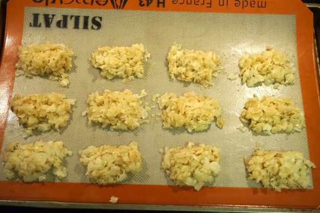 First batch of macaroons, ready to bake.